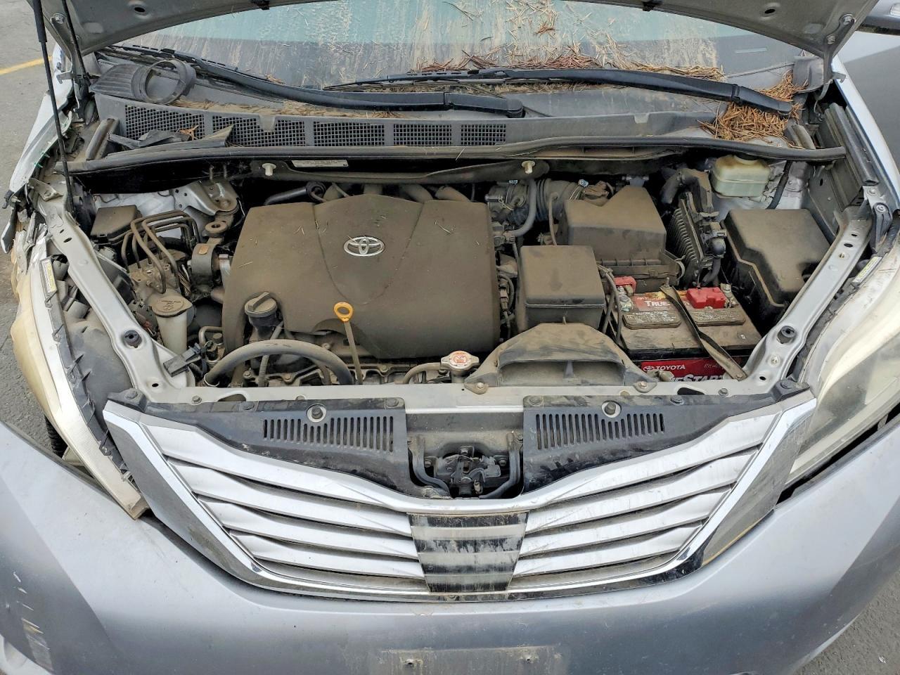 2017 Toyota Sienna Xle - zdjęcie 12
