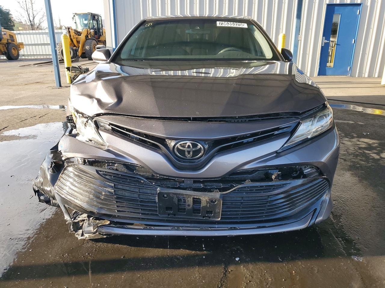 2018 Toyota Camry Le - zdjęcie 5