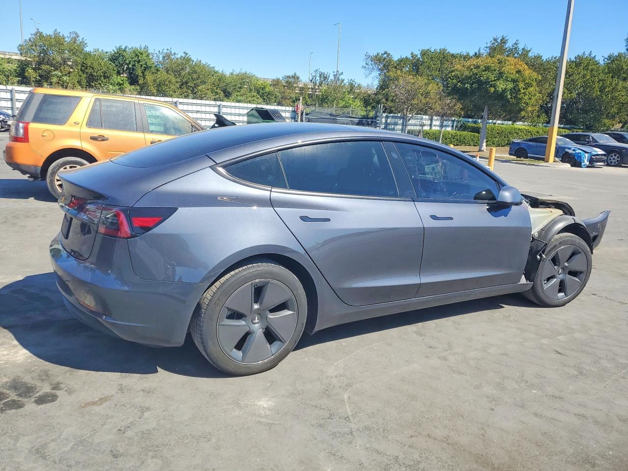 2023 Tesla Model 3 - zdjęcie 3