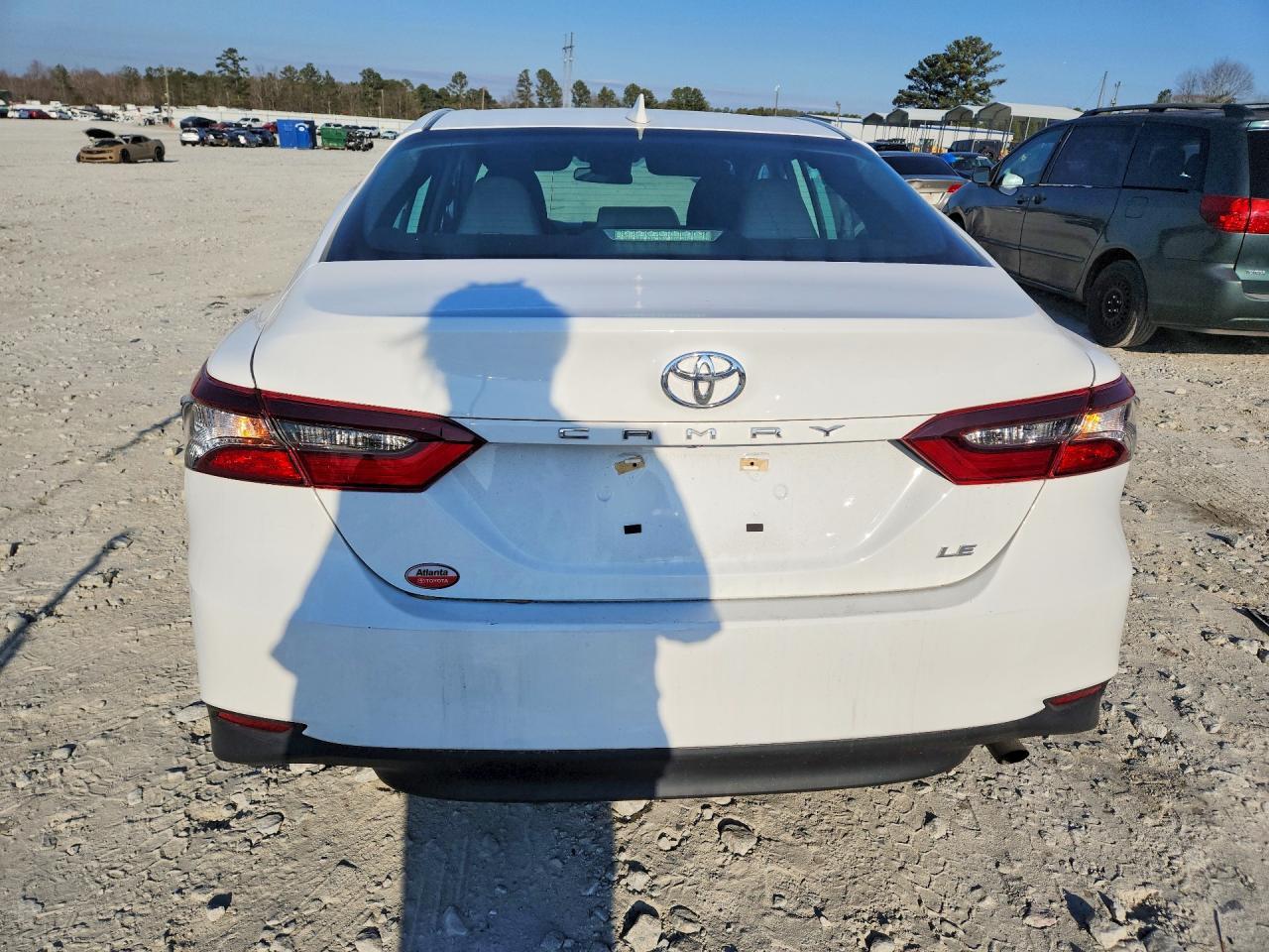 2022 Toyota Camry Le - zdjęcie 6