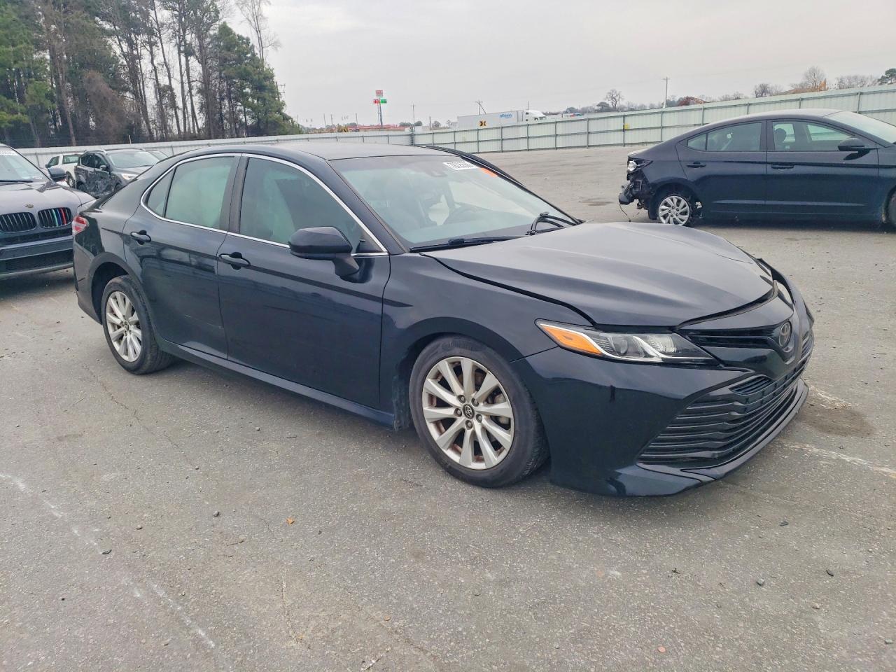 2018 Toyota Camry Le - zdjęcie 4