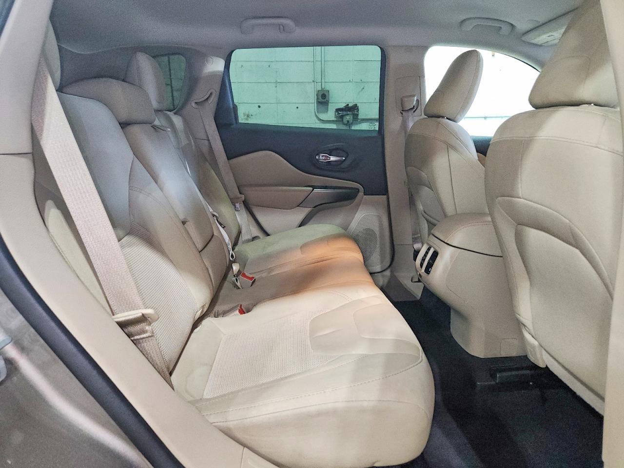 2020 Jeep Cherokee Latitude - zdjęcie 11