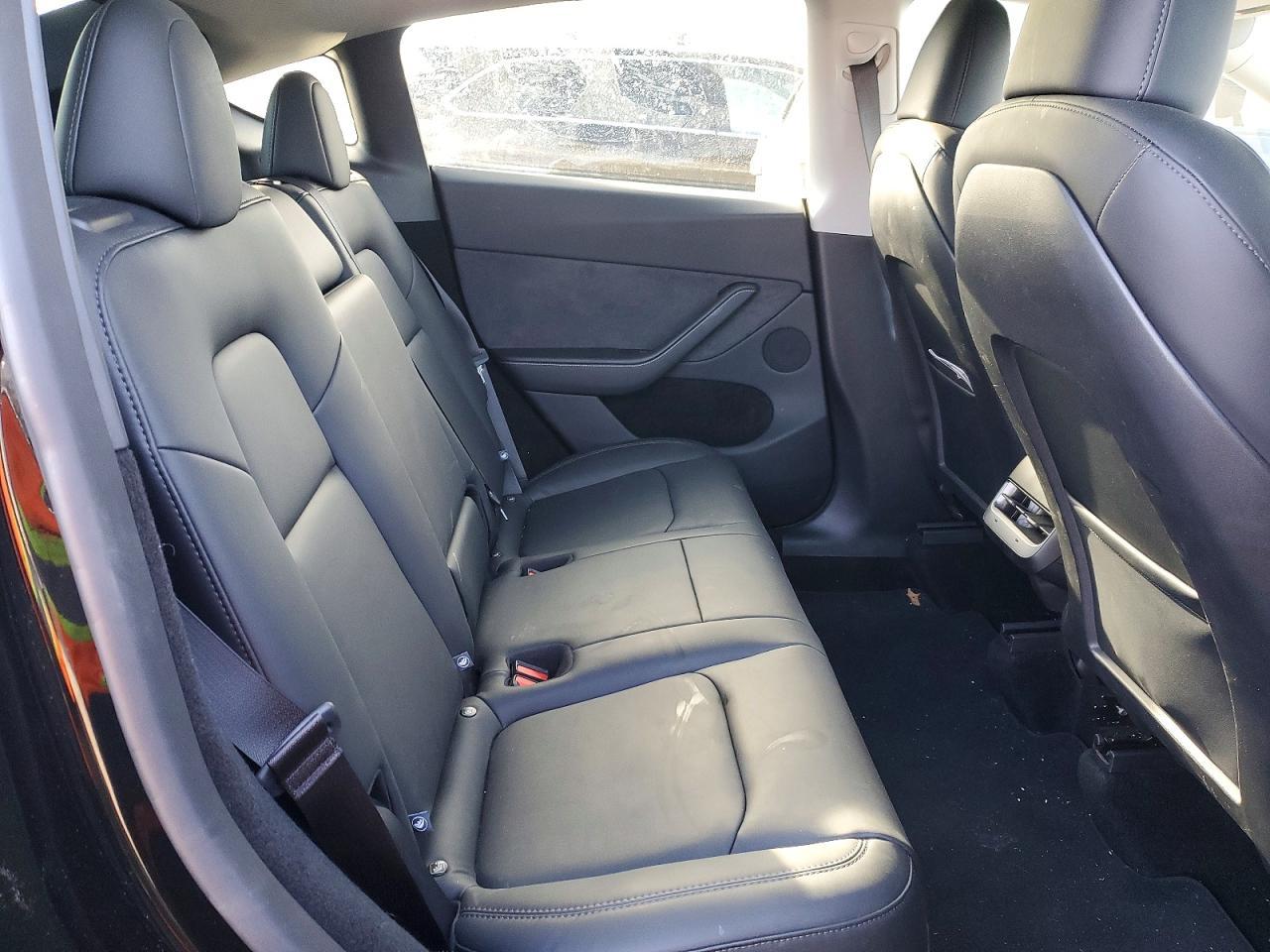 2024 Tesla Model Y - zdjęcie 11