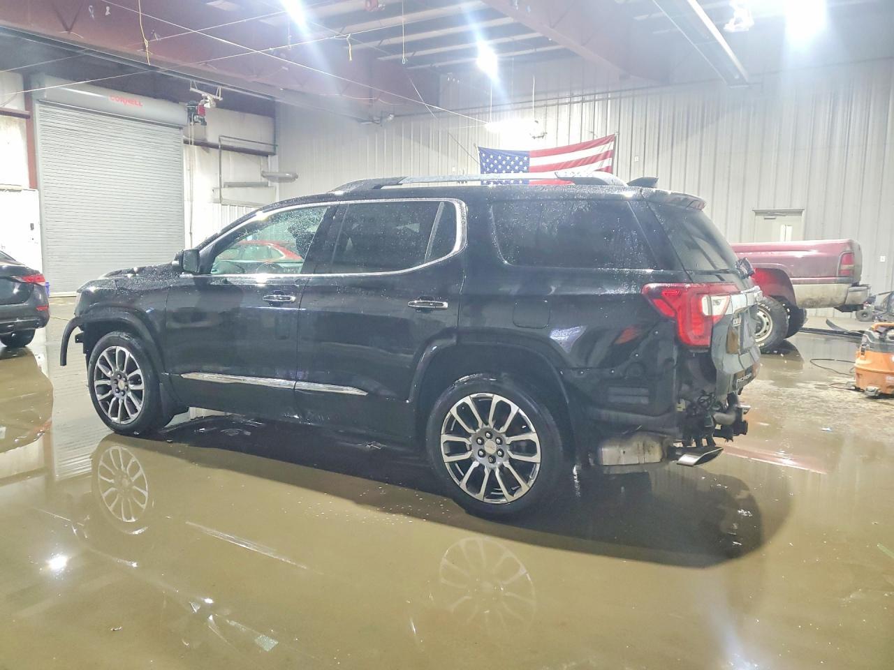 2021 GMC Acadia Denali - zdjęcie 2
