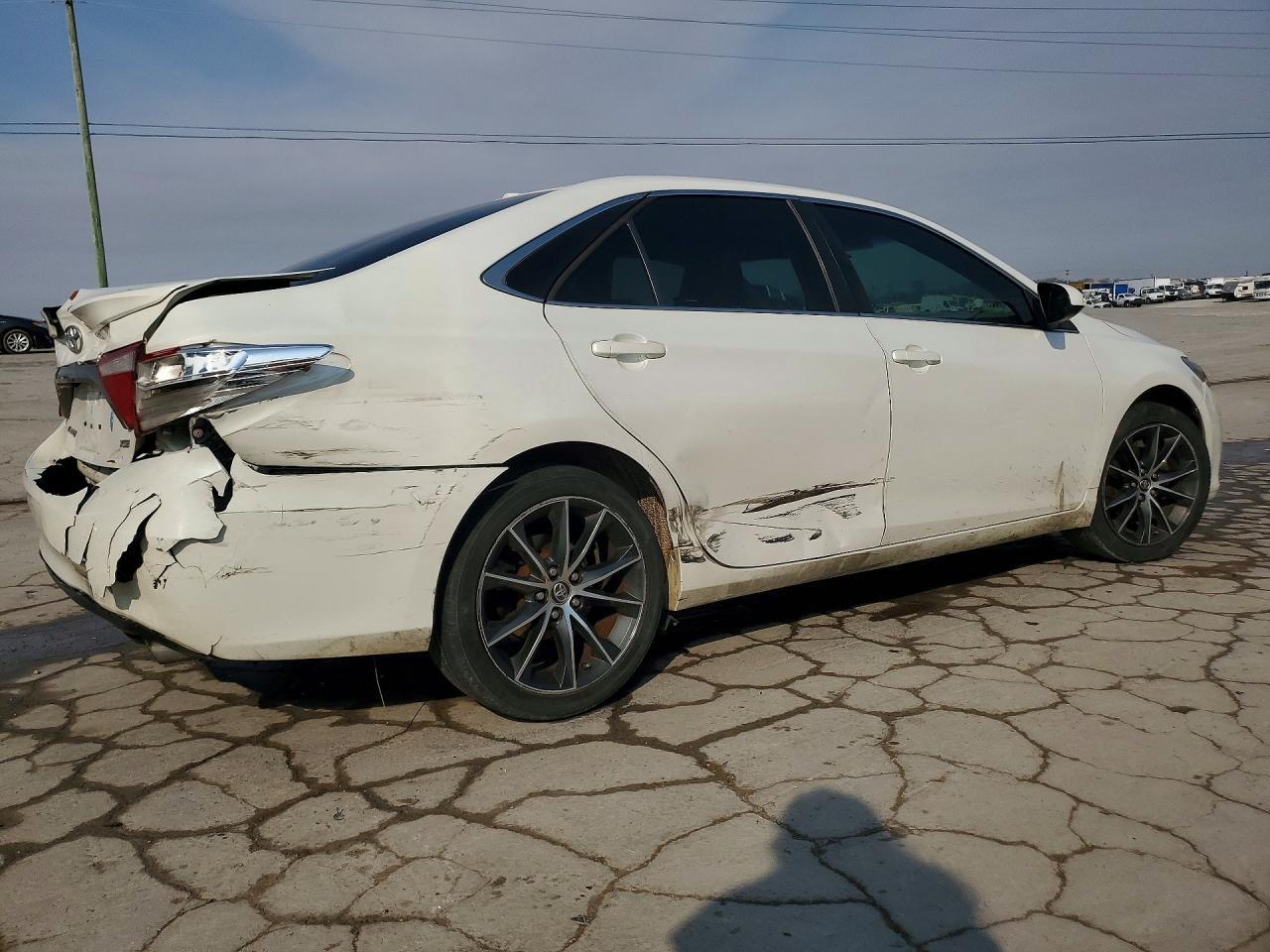 2016 Toyota Camry Le - zdjęcie 3