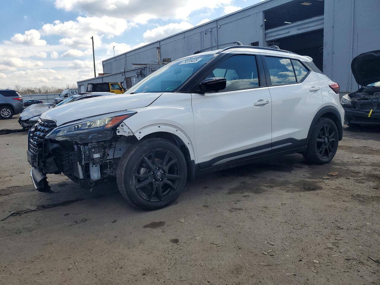 2023 Nissan Kicks Sr - zdjęcie główne