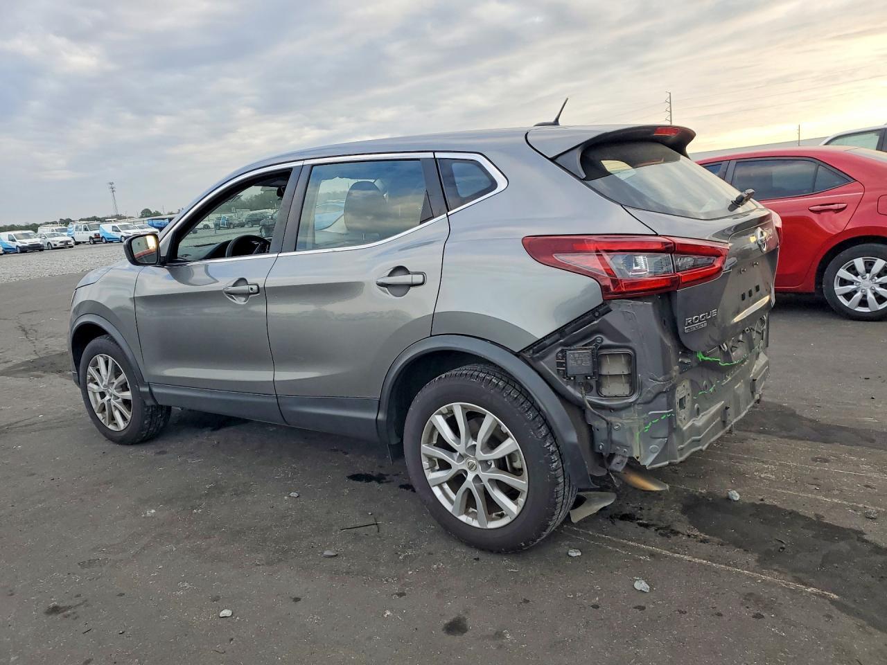 2021 Nissan Rogue Sport S - zdjęcie 2