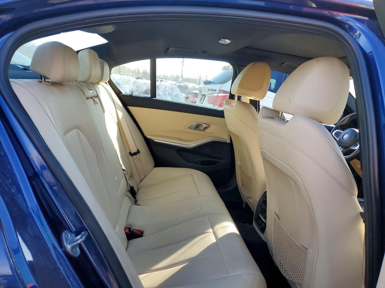 2020 BMW Seria 3 330i - zdjęcie 10