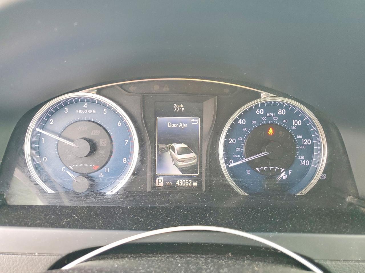 2017 Toyota Camry Le - zdjęcie 9