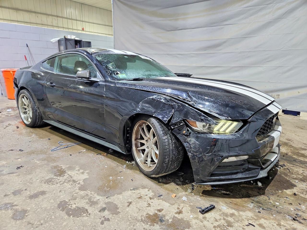 2017 Ford Mustang - zdjęcie 4