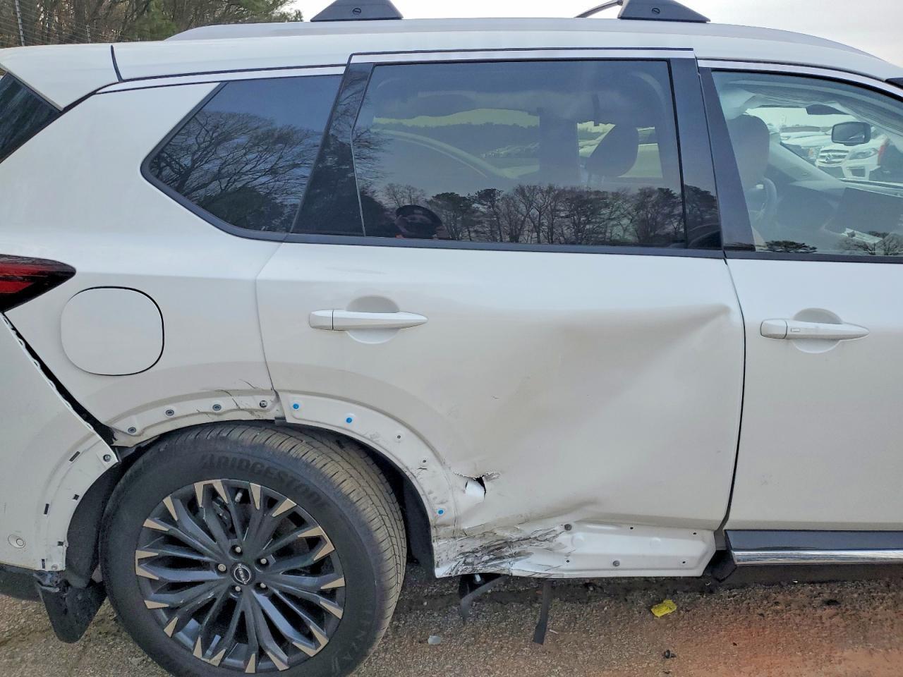 2025 Nissan Rogue Platinum - zdjęcie 10