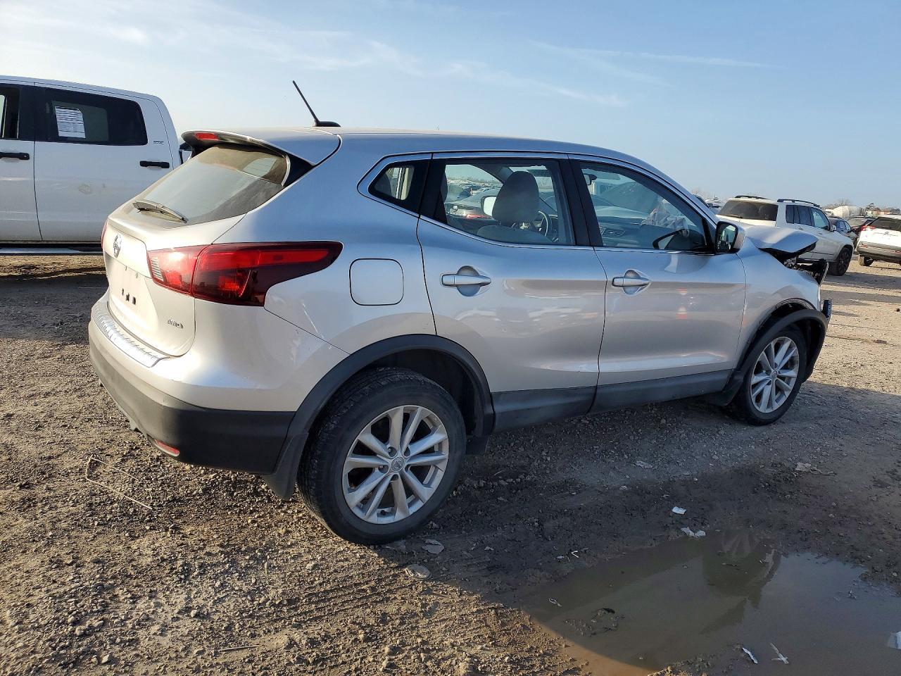 2017 Nissan Rogue Sport S - zdjęcie 3