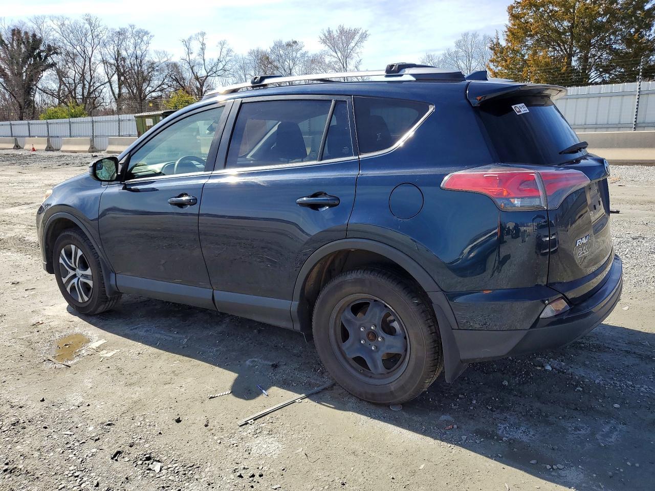 2018 Toyota Rav4 Le - zdjęcie 2