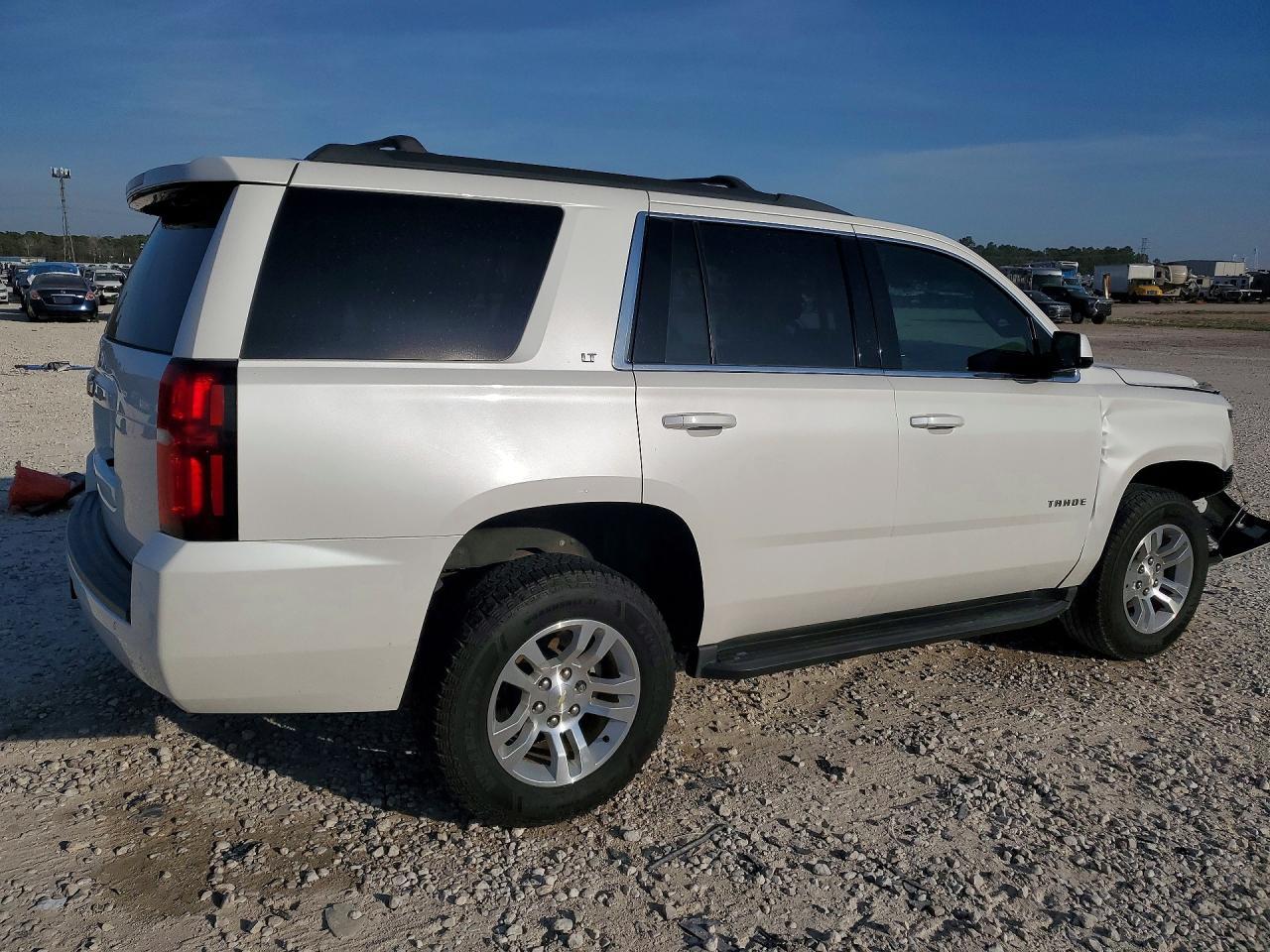 2017 Chevrolet Tahoe C1500 Lt - zdjęcie 3