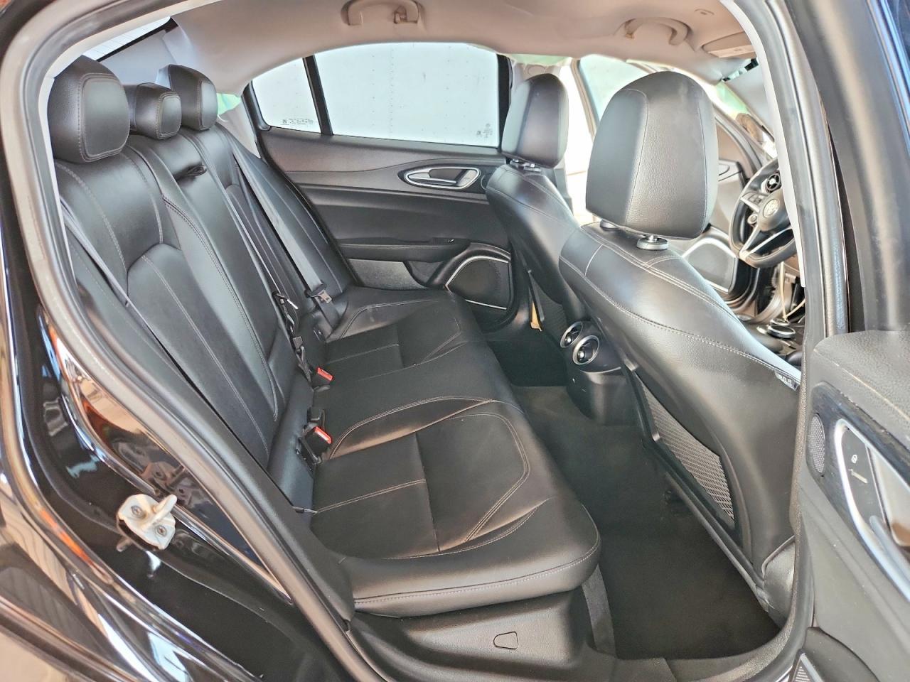 2019 Alfa Romeo Giulia - zdjęcie 10