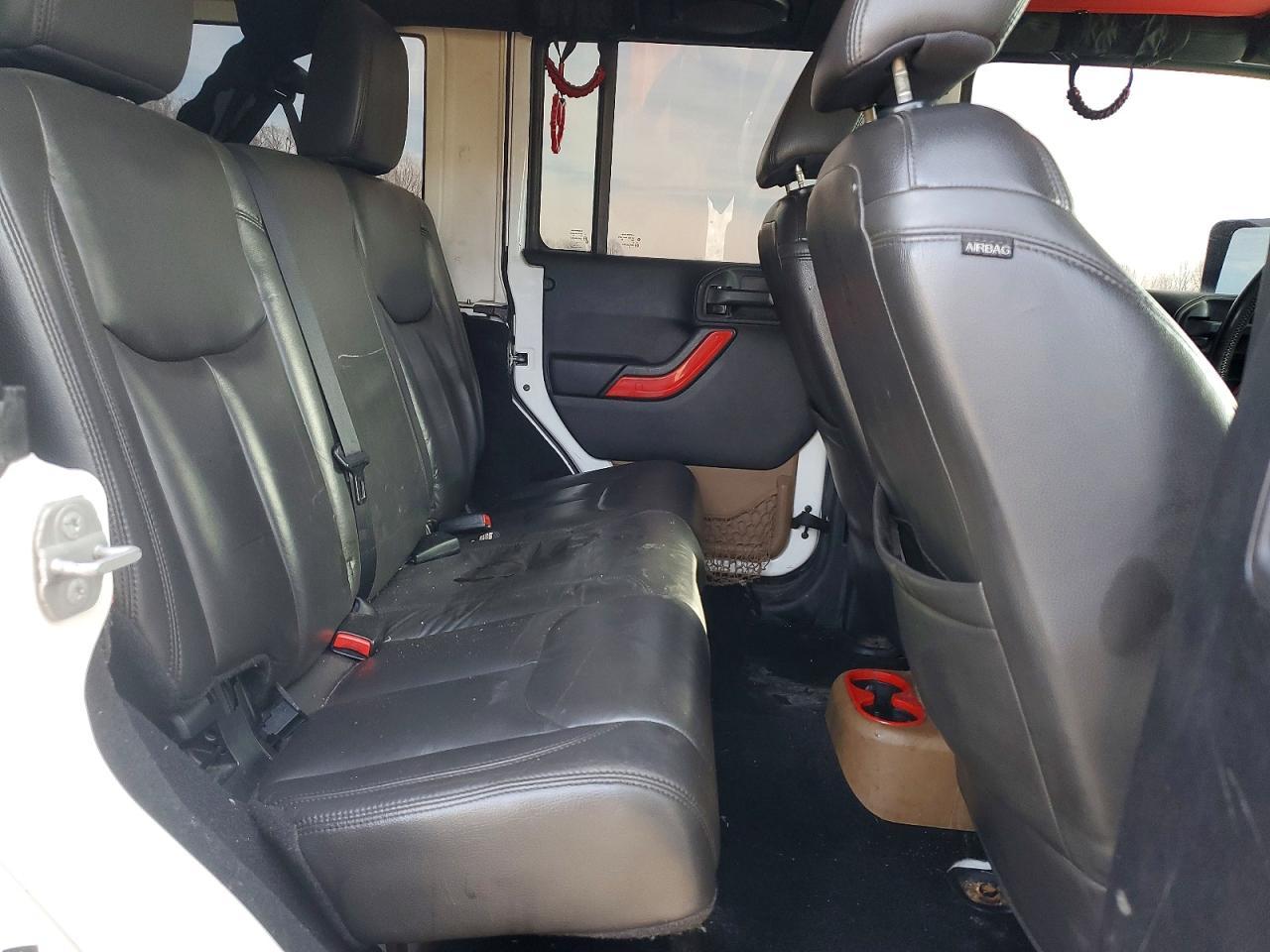 2014 Jeep Wrangler Unlimited Sahara - zdjęcie 11