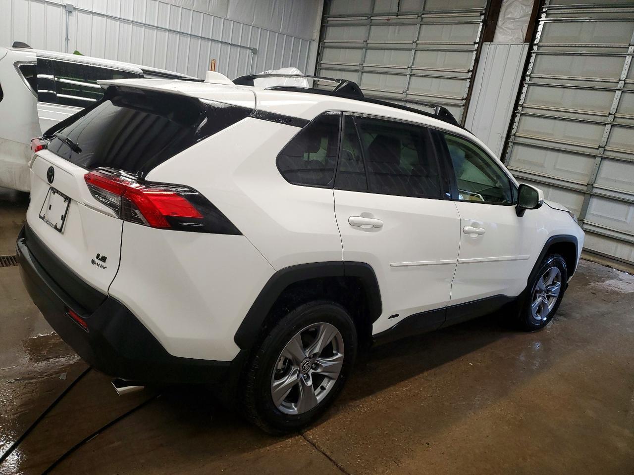 2025 Toyota Rav4 Le - zdjęcie 3