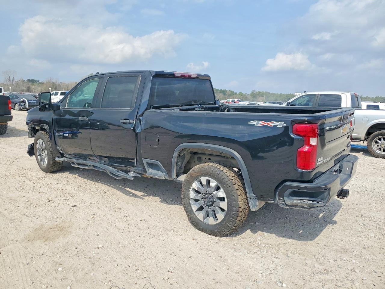 2023 Chevrolet Silverado K2500 Custom - zdjęcie 2