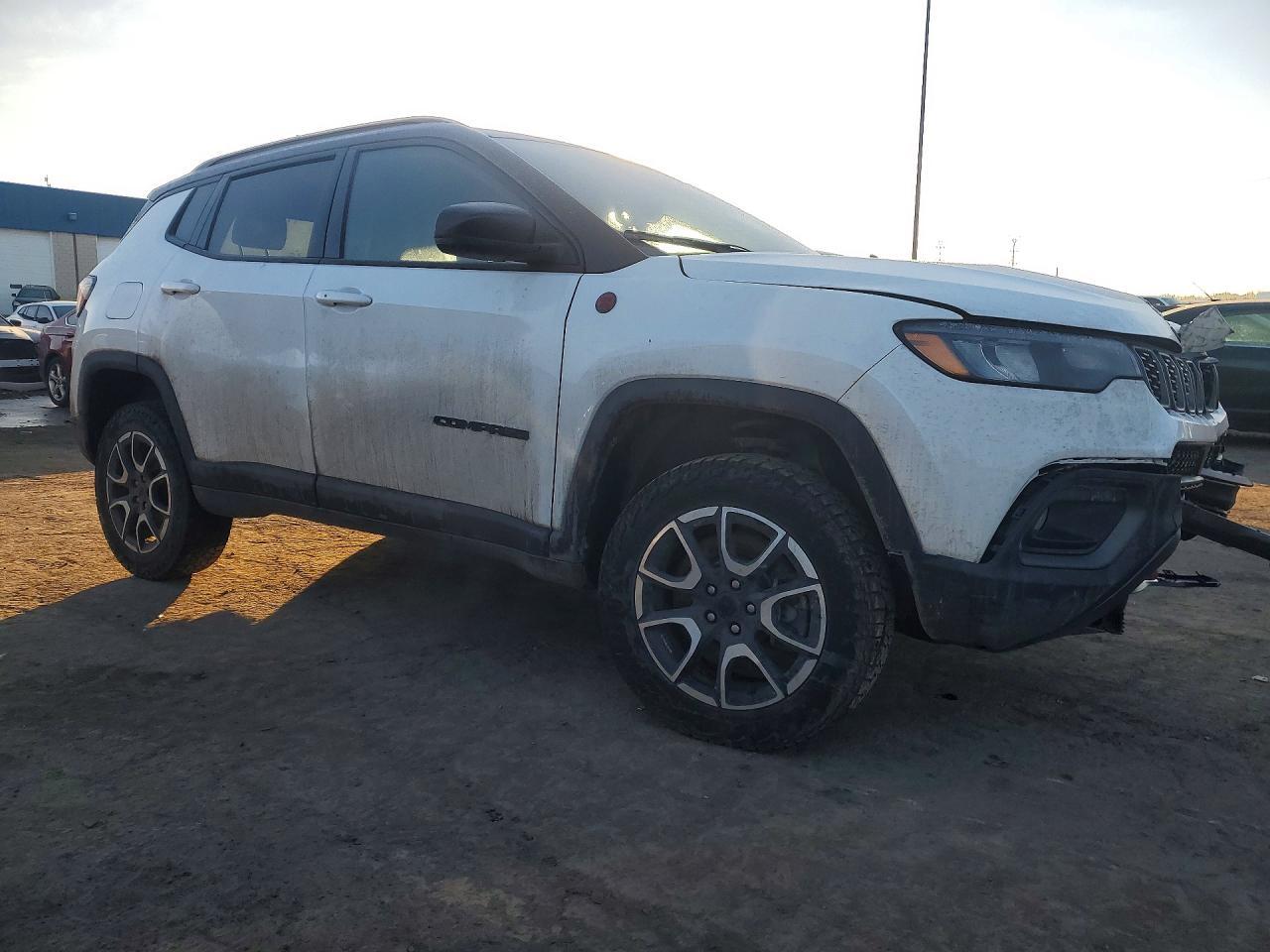 2024 Jeep Compass Trailhawk - zdjęcie 4