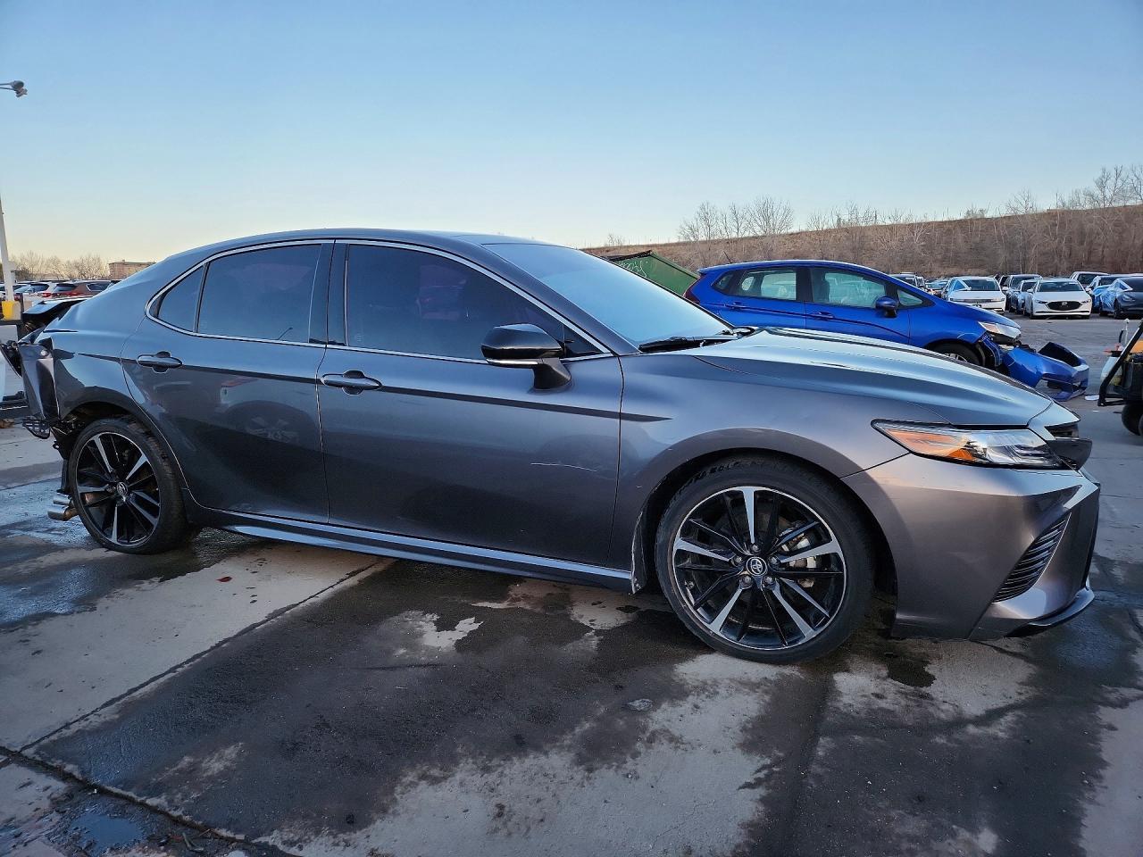 2019 Toyota Camry Xse - zdjęcie 4
