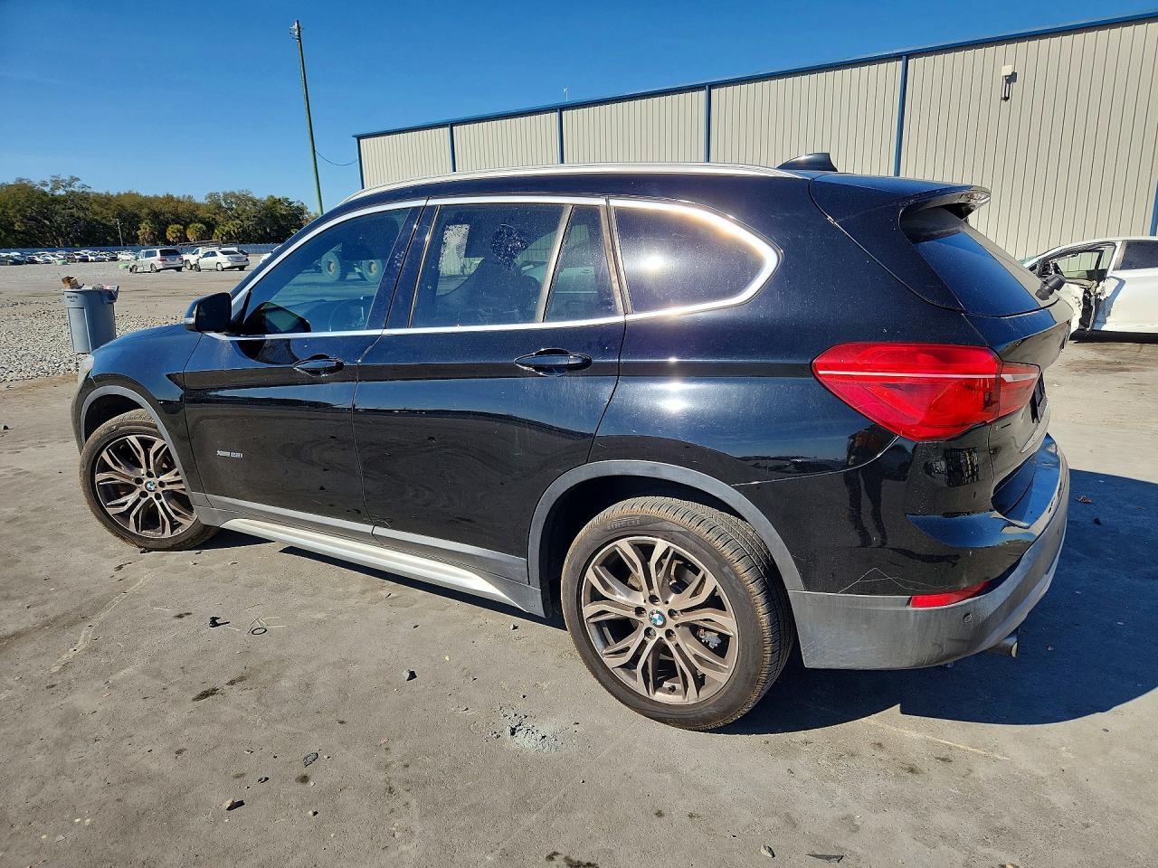 2017 BMW X1 xDrive28I - zdjęcie 2