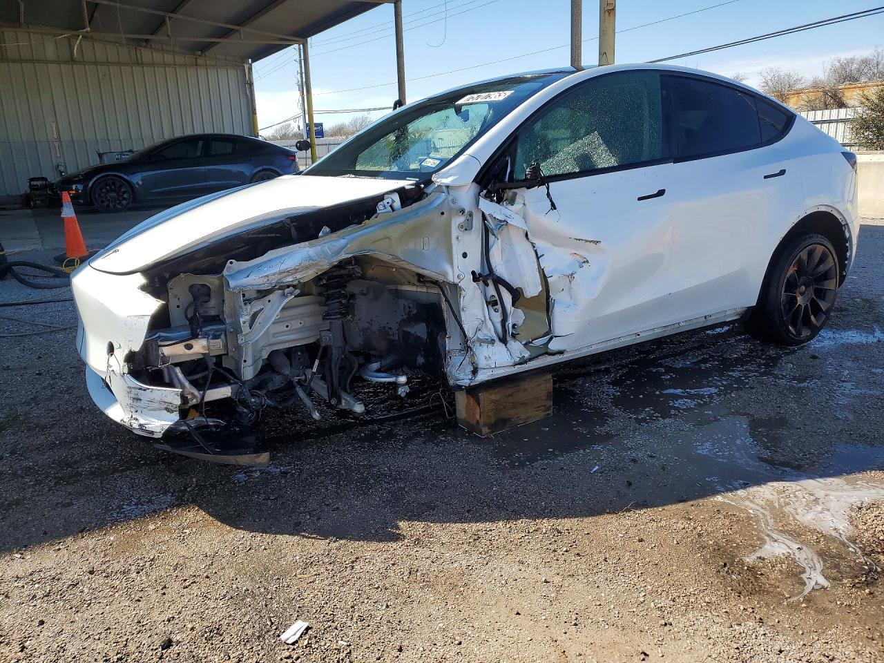 2023 Tesla Model Y - zdjęcie główne