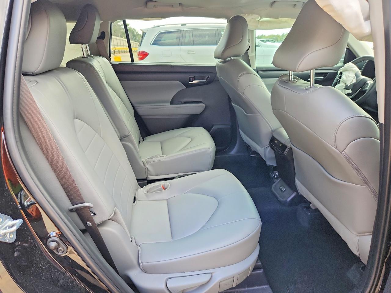 2025 Toyota Highlander Xle - zdjęcie 11