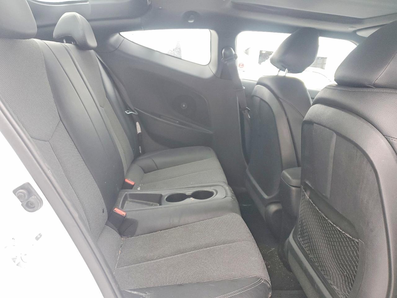 2016 Hyundai Veloster - zdjęcie 10