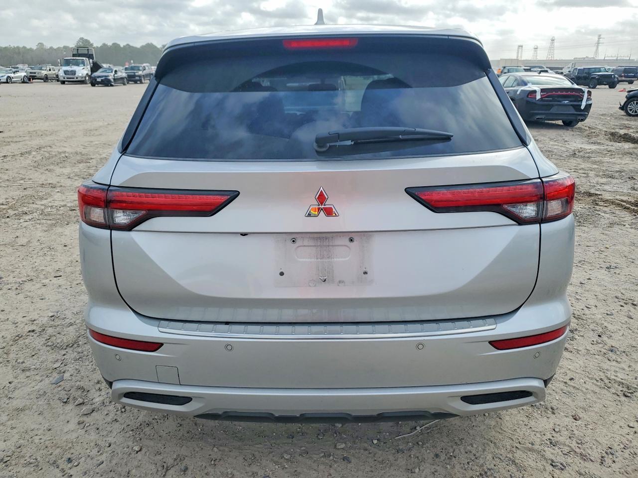 2022 Mitsubishi Outlander Se - zdjęcie 6