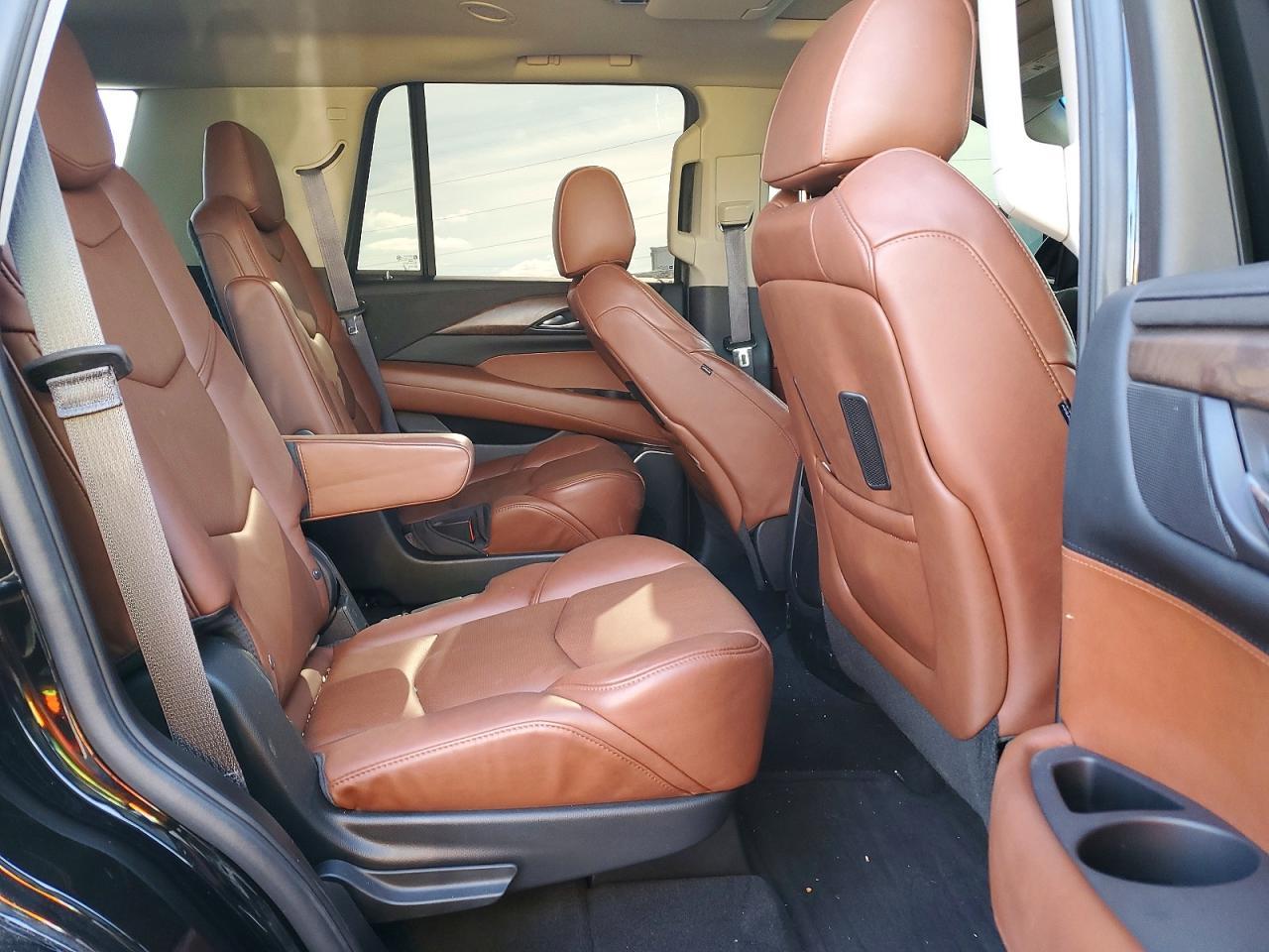 2015 Cadillac Escalade Luxury - zdjęcie 11