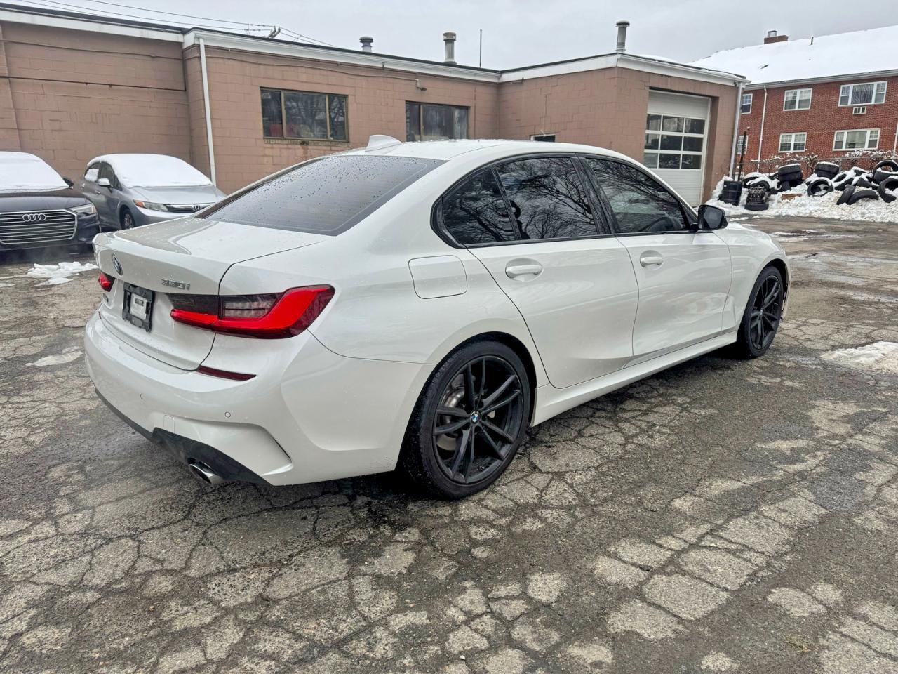 2021 BMW 330Xi White - zdjęcie 4
