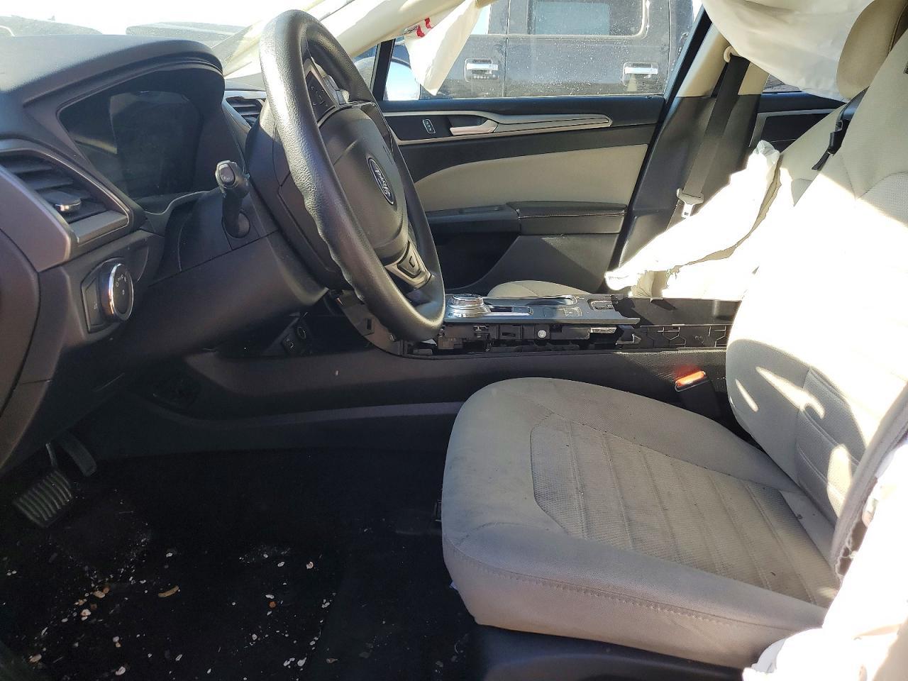 2020 Ford Fusion S - zdjęcie 7