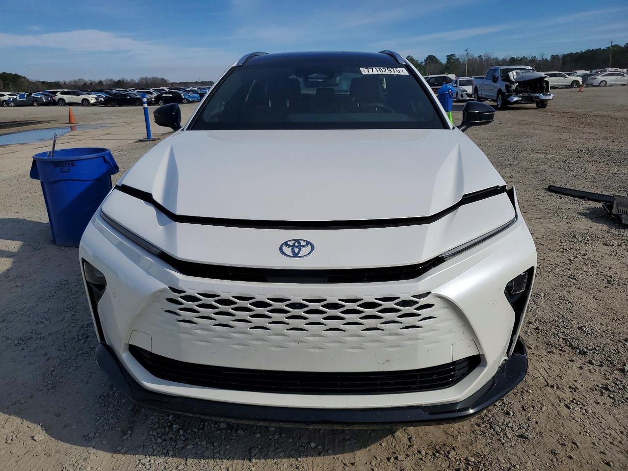 2025 Toyota Crown Signia Xle - zdjęcie 5