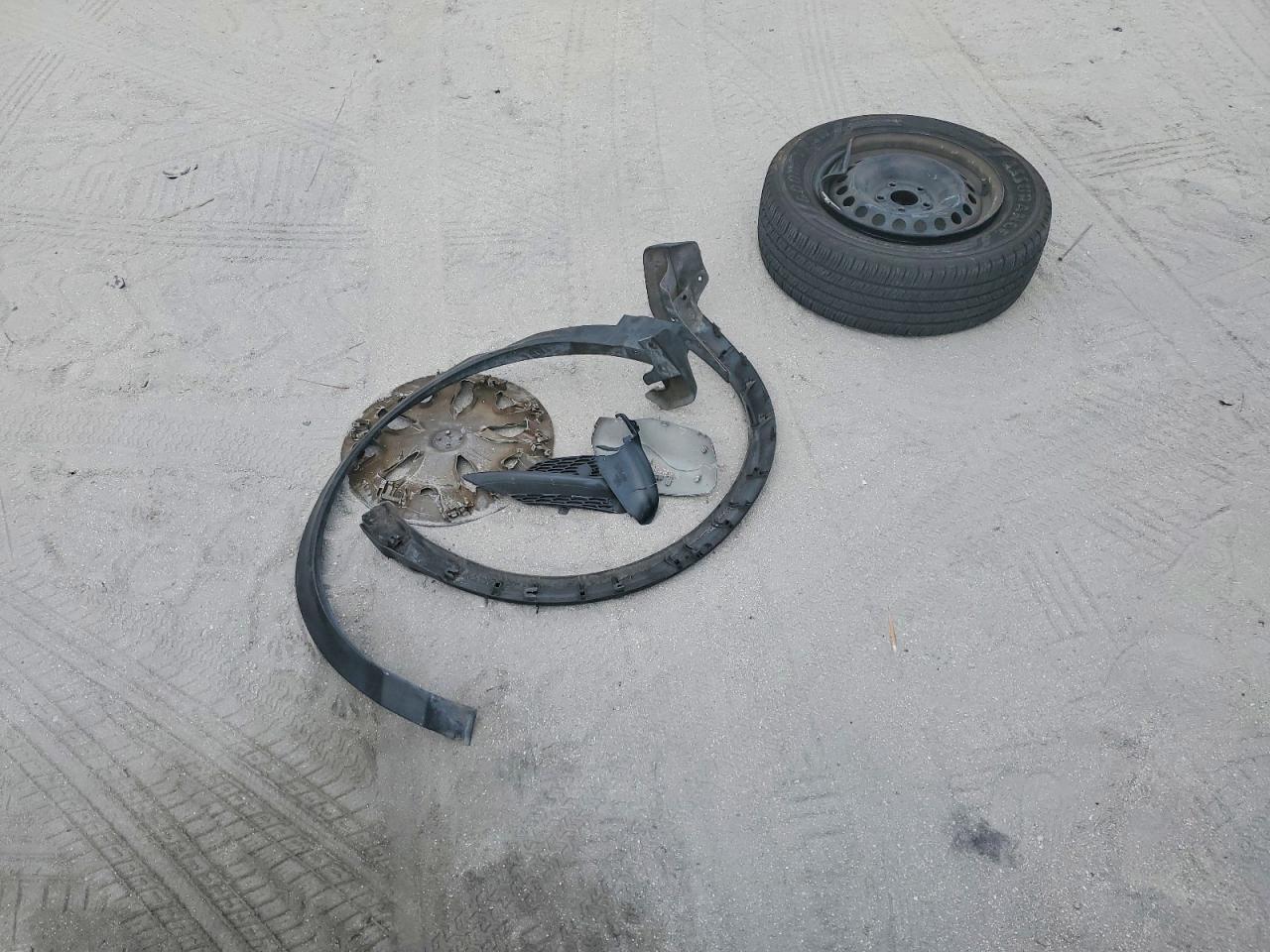 2020 Nissan Rogue Sport S - zdjęcie 13