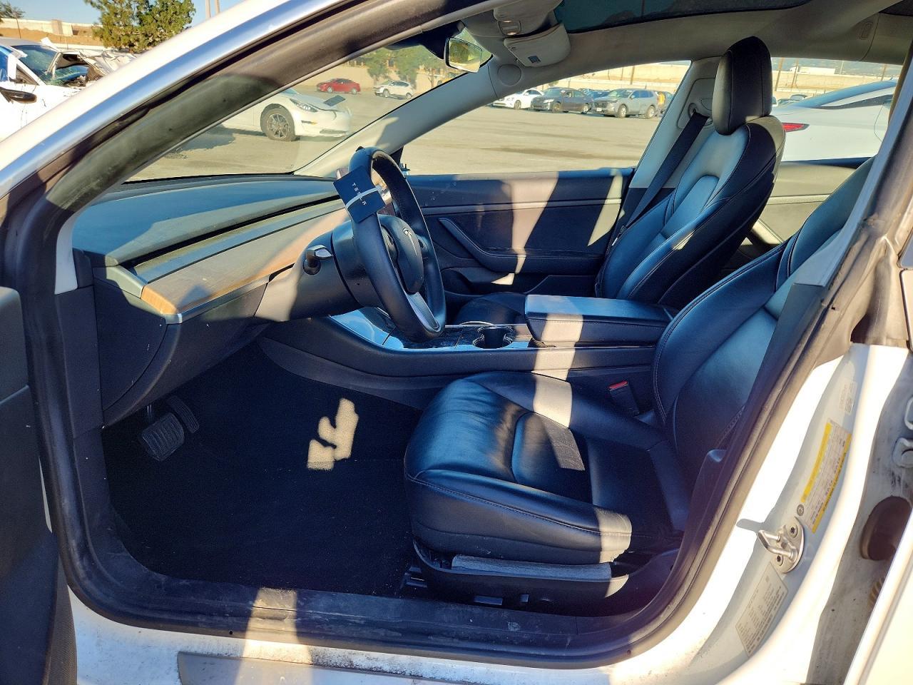 2020 Tesla Model 3 - zdjęcie 7