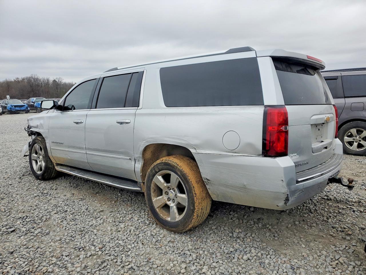 2020 Chevrolet Suburban C1500 Premier - zdjęcie 2