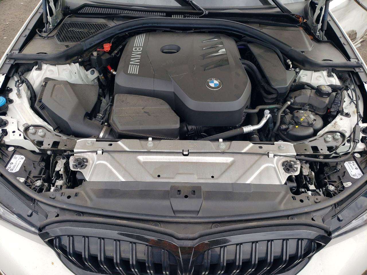 2025 BMW 330I - zdjęcie 11