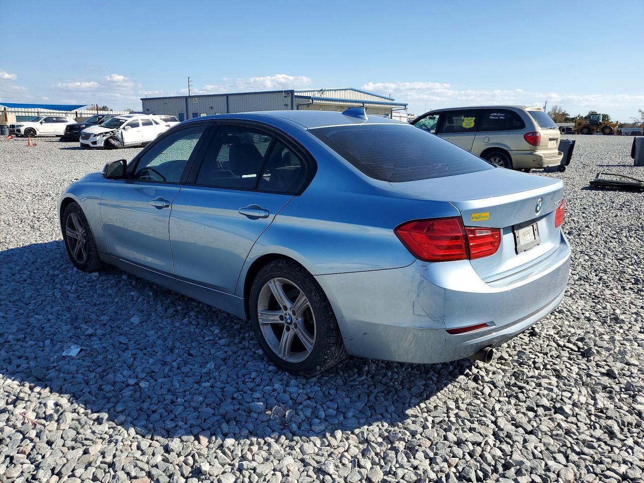 2013 BMW 320 I - zdjęcie 2