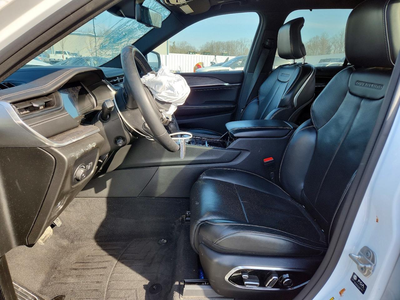 2022 Jeep Grand Cherokee Overland - zdjęcie 7