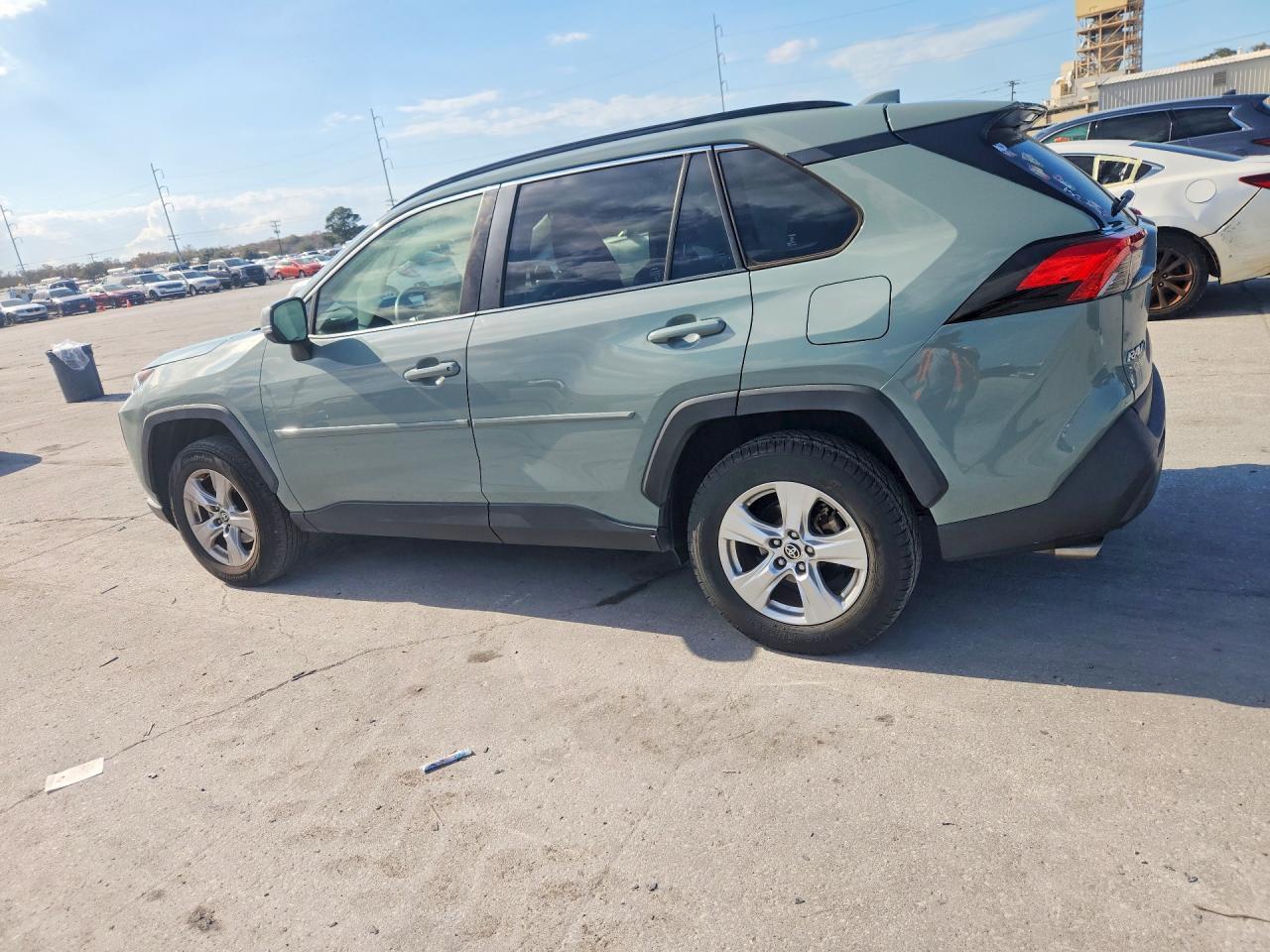 2020 Toyota Rav4 Xle - zdjęcie 2