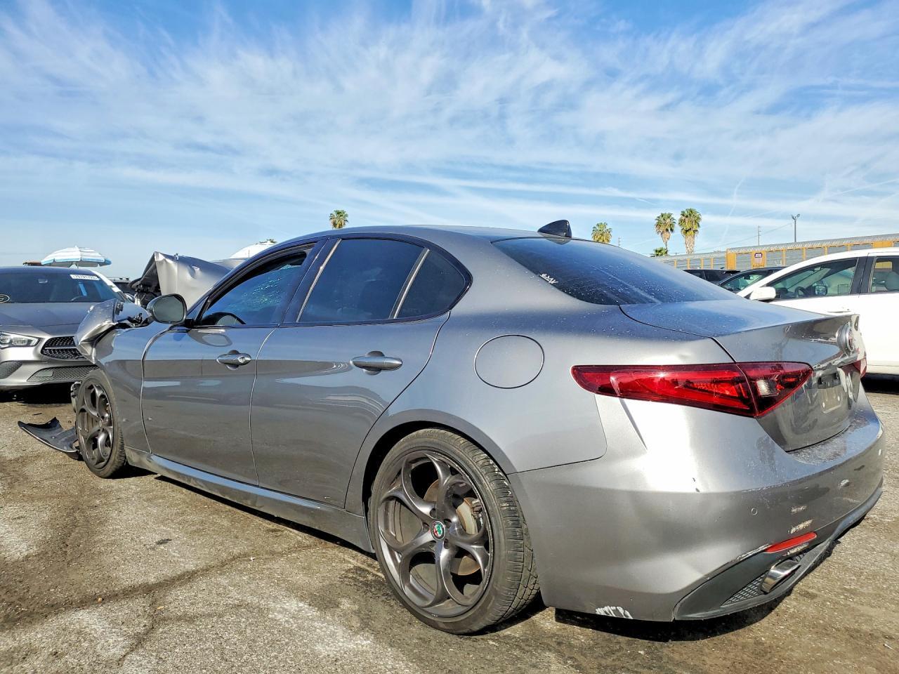 2019 Alfa Romeo Giulia Ti - zdjęcie 2