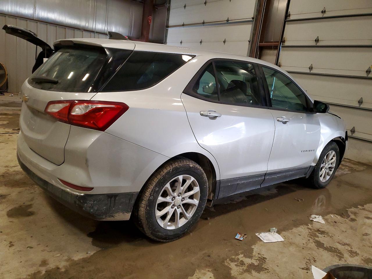 2018 Chevrolet Equinox Ls - zdjęcie 3