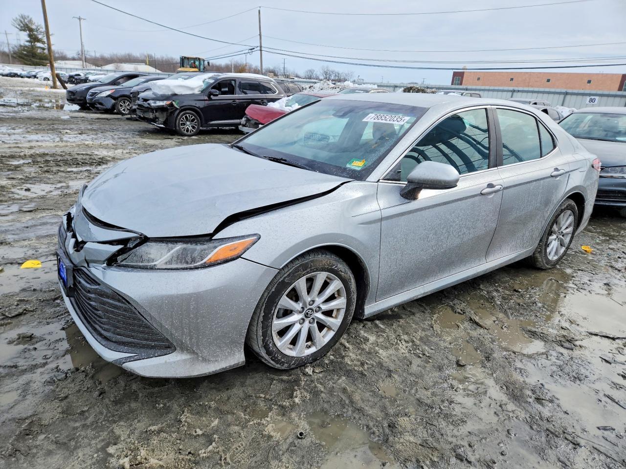 2018 Toyota Camry Le - zdjęcie główne
