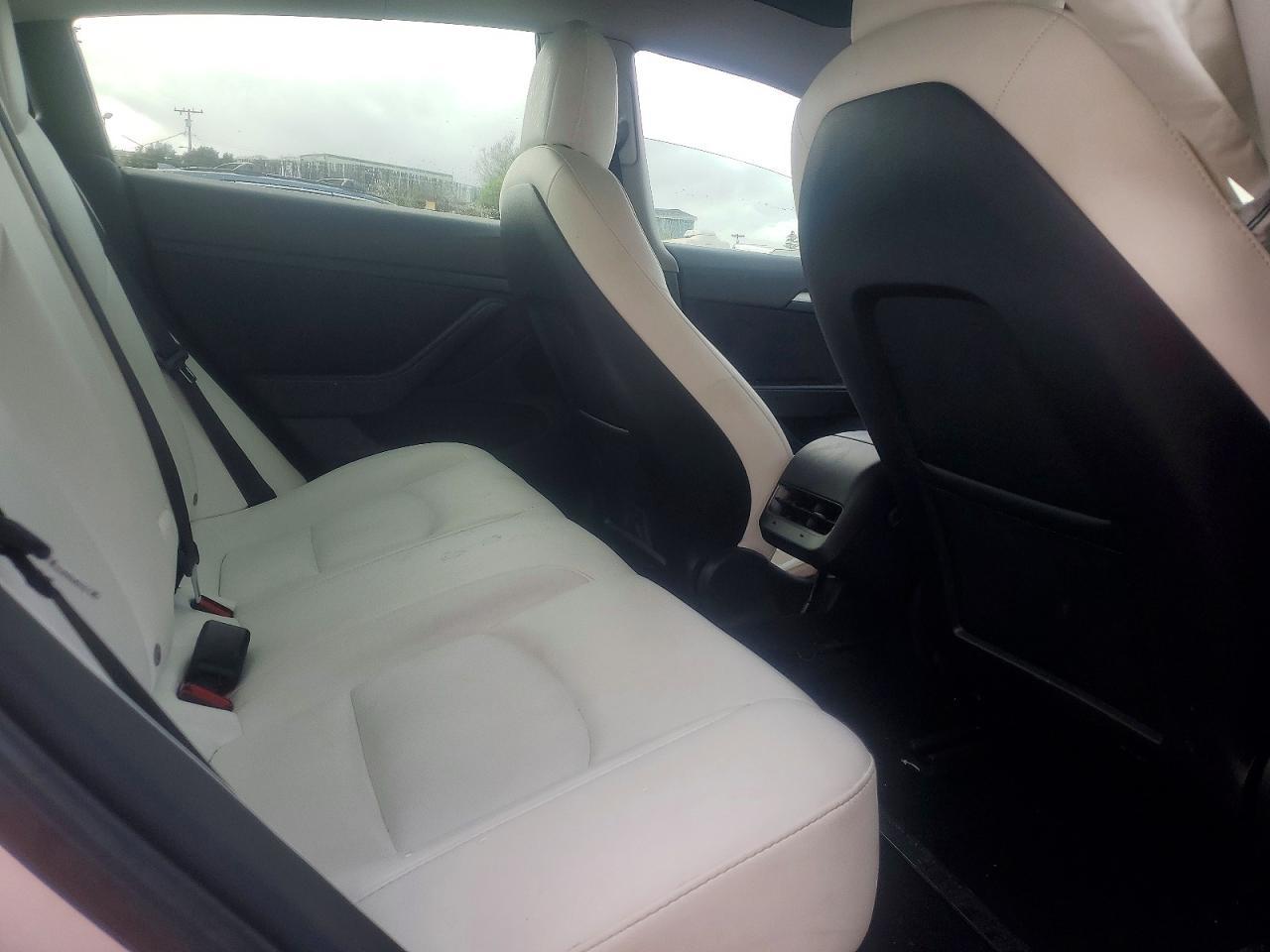 2021 Tesla Model 3 - zdjęcie 10