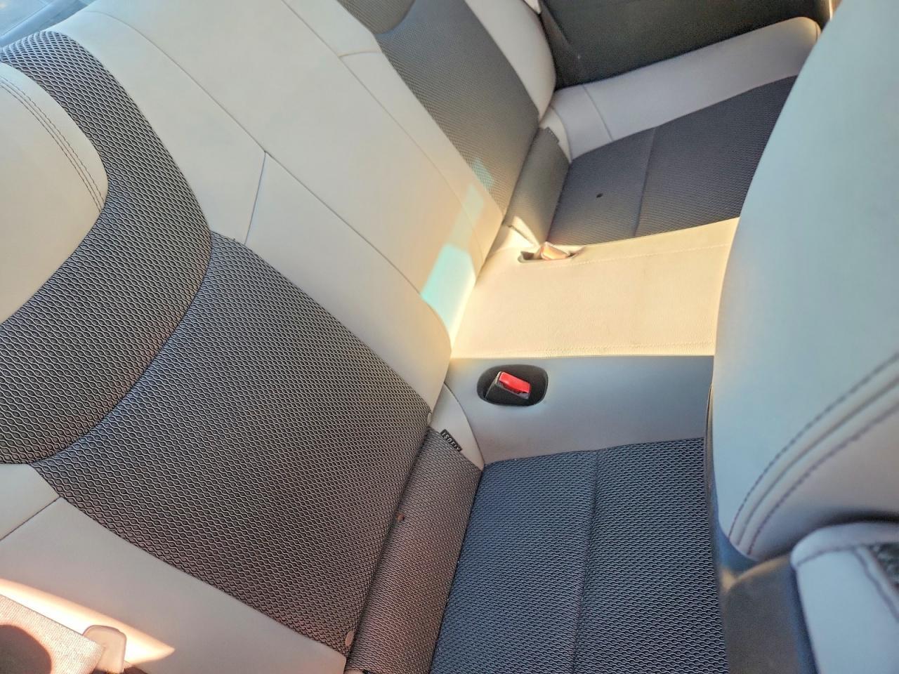 2013 Hyundai Genesis Coupe 2.0T - zdjęcie 10