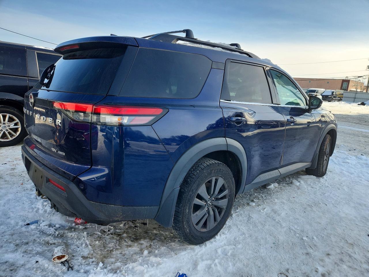 2022 Nissan Pathfinder Sv - zdjęcie 3