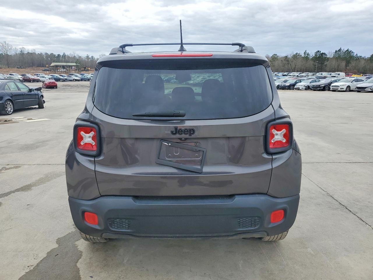 2016 Jeep Renegade Latitude - zdjęcie 6