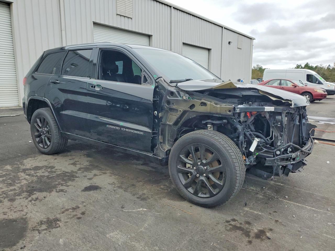 2021 Jeep Grand Cherokee Laredo - zdjęcie 4