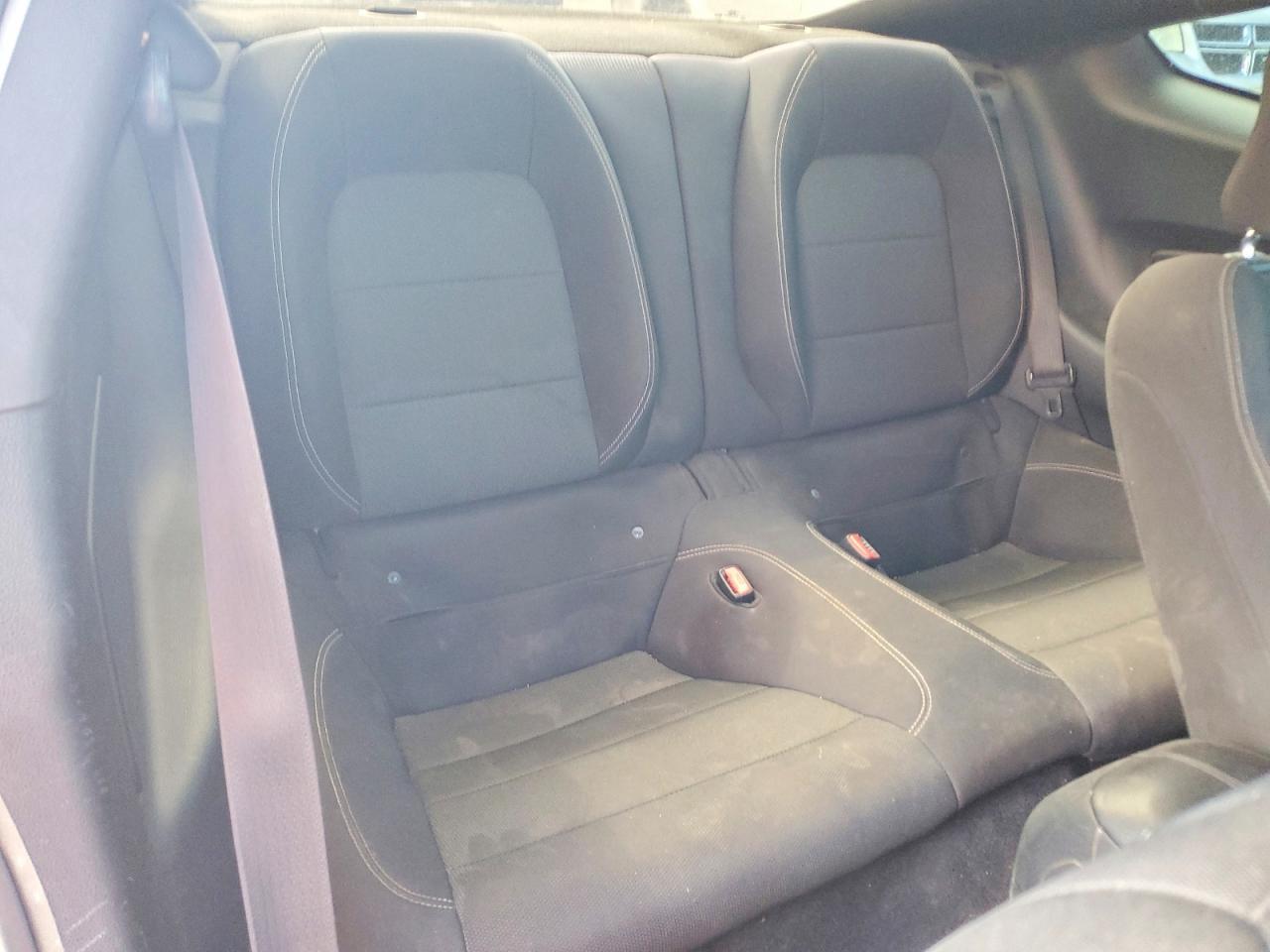 2015 Ford Mustang - zdjęcie 10