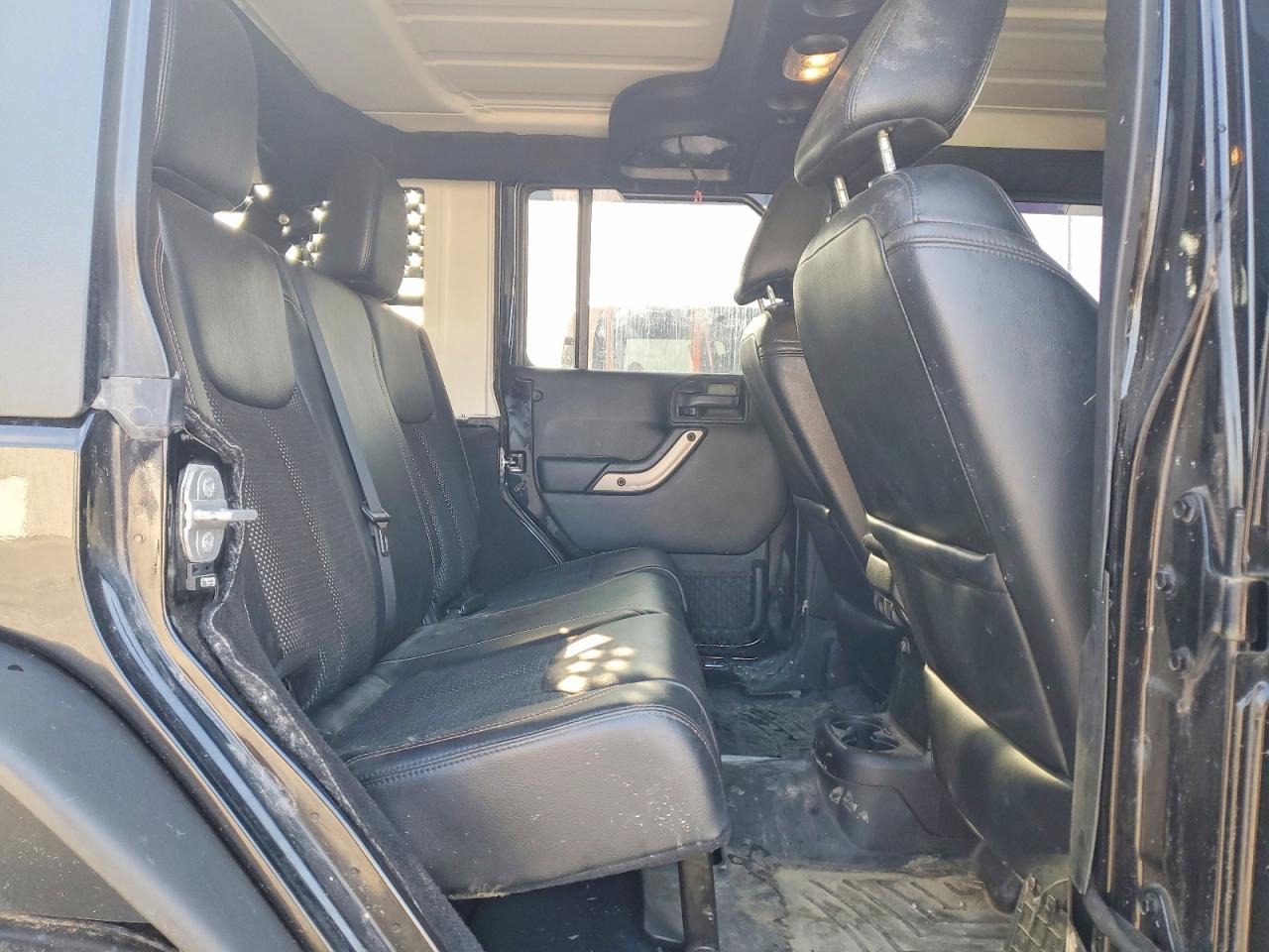 2016 Jeep Wrangler Unlimited Sahara - zdjęcie 10